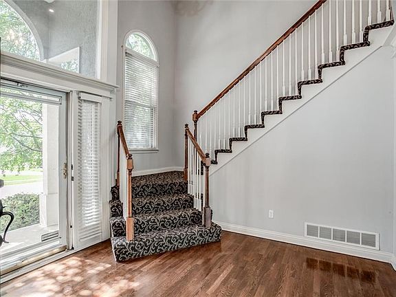 5th image of 14308 Barton St