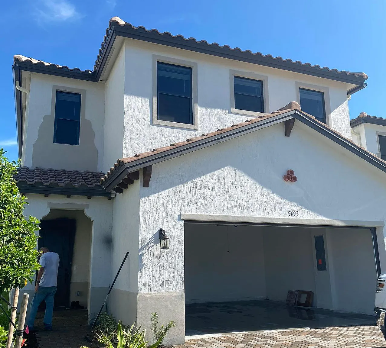4 bed, 2.5 bath, 2529 sqft, $2,450 — Photo 1