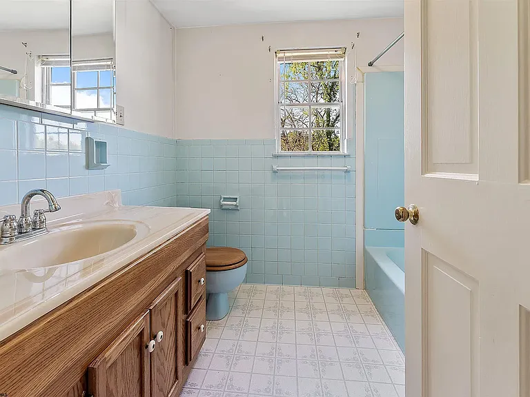 665 Killarney Dr — Photo 13
