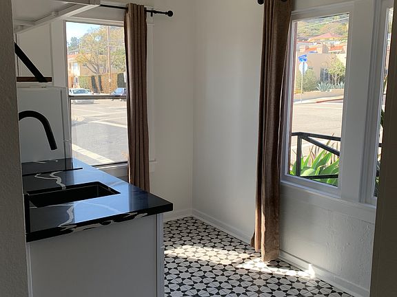 2nd image of 902 Poli St #200