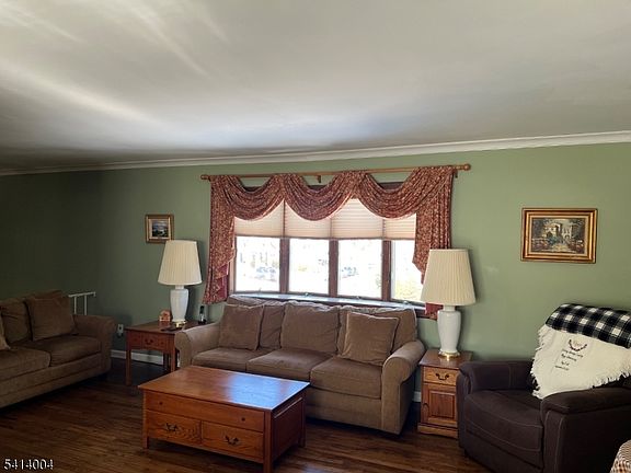 3rd image of 385 Colonial Ave