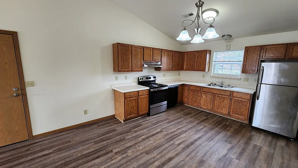 Awesome 2br Available!- Clement St. — Photo 2
