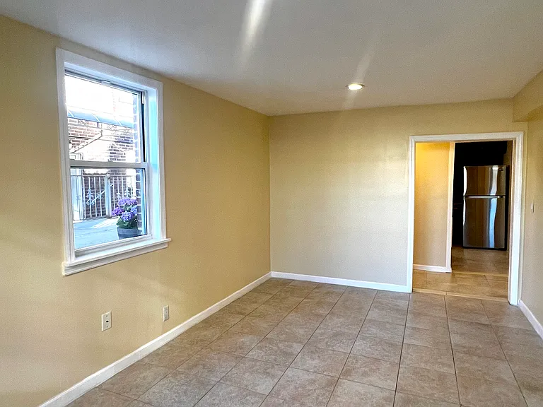 Colonial Ave — Photo 4