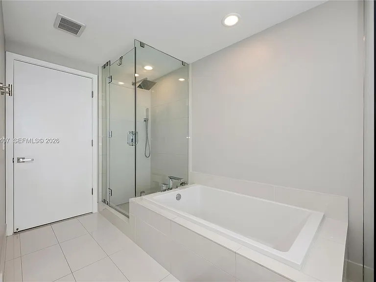 650 NE 32nd St #1501 — Photo 24