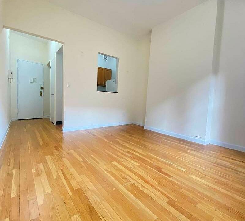 1st image of 211 E 89th St #8CC