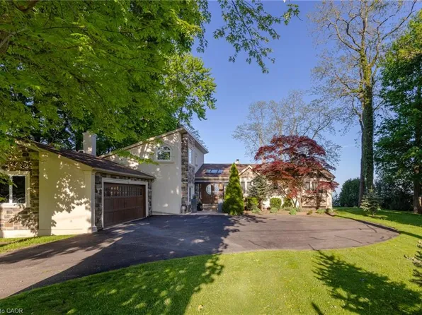3346 Lakeshore Rd W, Oakville, ON L6L 6S6