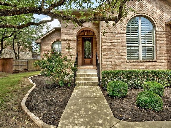2nd image of 365 Drury Ln