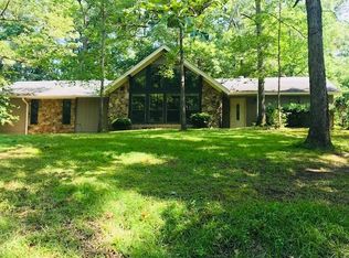 1075 Merry Valley Dr, Columbus, MS 39705