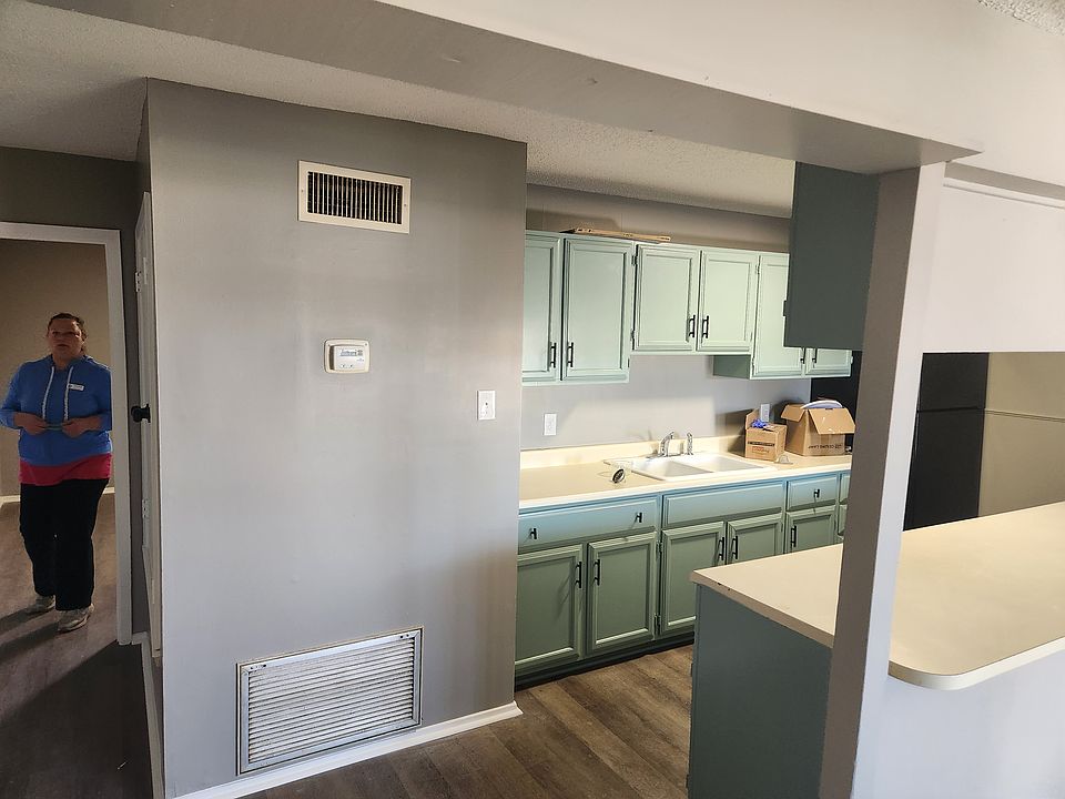 2nd image of 724 Bergerie St #A