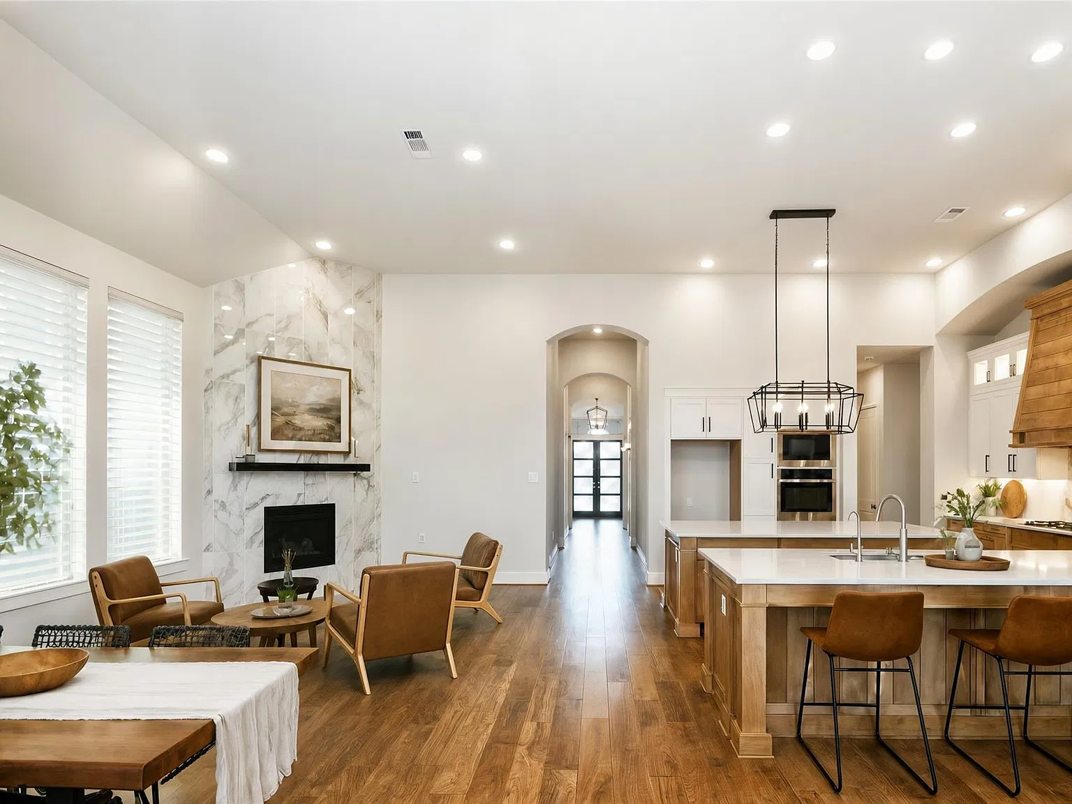 4 bed, 4.5 bath, 3062 sqft, $4,300 — Photo 2