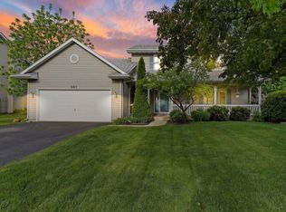 561 Trestle Ct, Grayslake, IL 60030