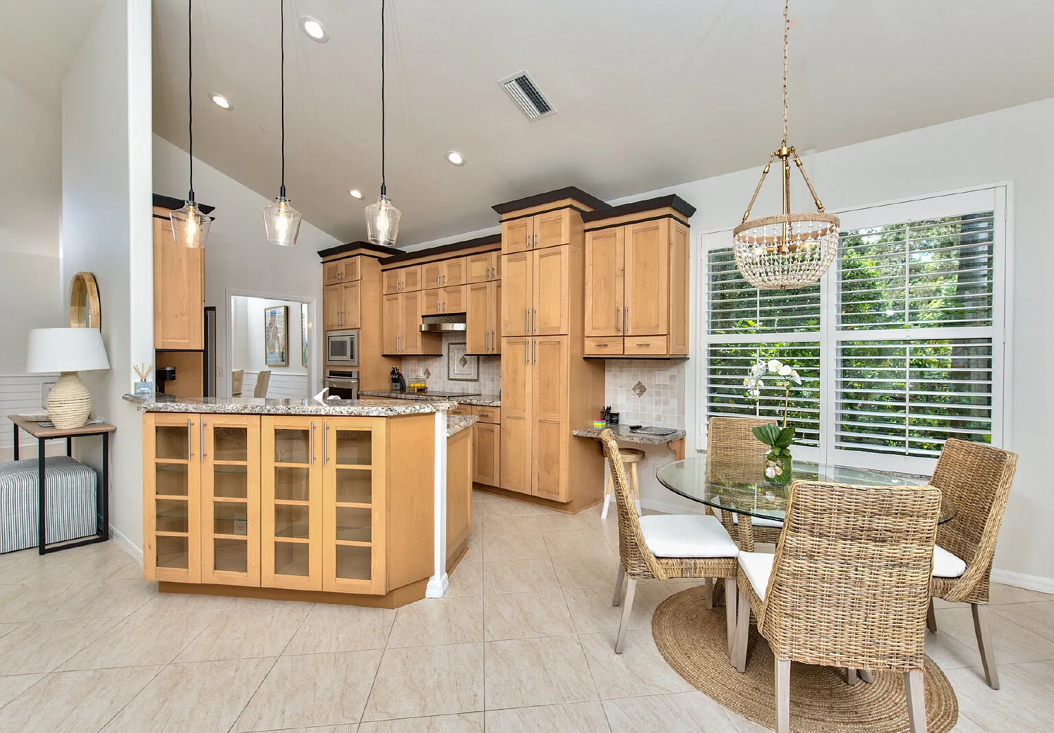 3 bed, 3.0 bath, 2273 sqft, $18,000 — Photo 3