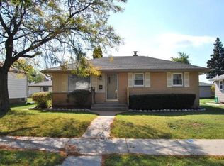 7801 W Green Tree Rd, Milwaukee, WI 53223
