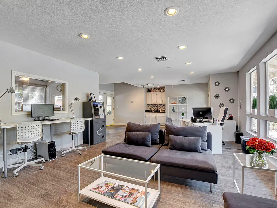 Paradise Square | Apartments For Rent in Las Vegas
