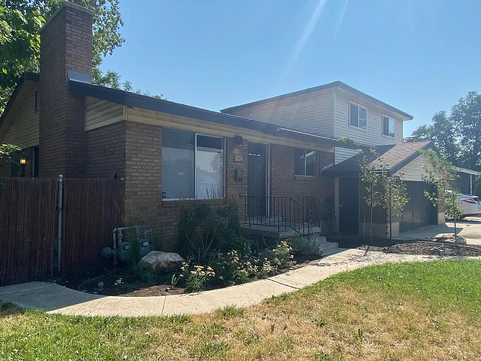 2026 E Yuma View Dr S