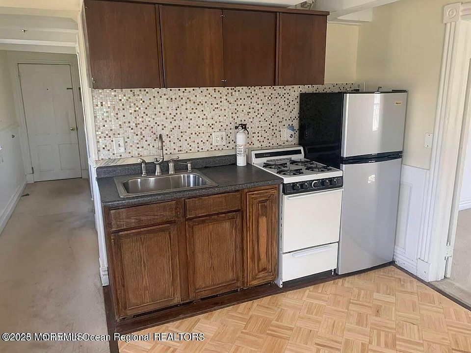 2nd image of 7 Monmouth Rd #2.6