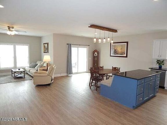 3rd image of 3913 Pensacola Dr
