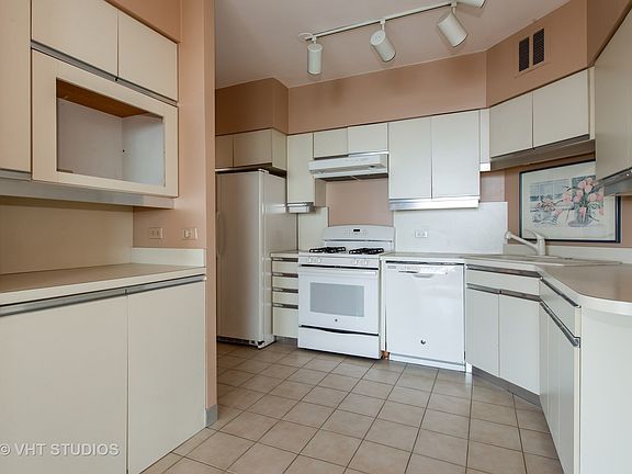 4th image of 3200 N Lake Shore Dr APT 1707