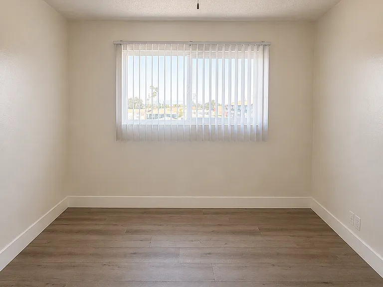 1735 Coronado Ave. — Photo 13