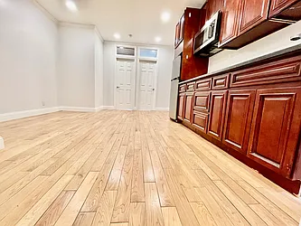 Rented by R New York