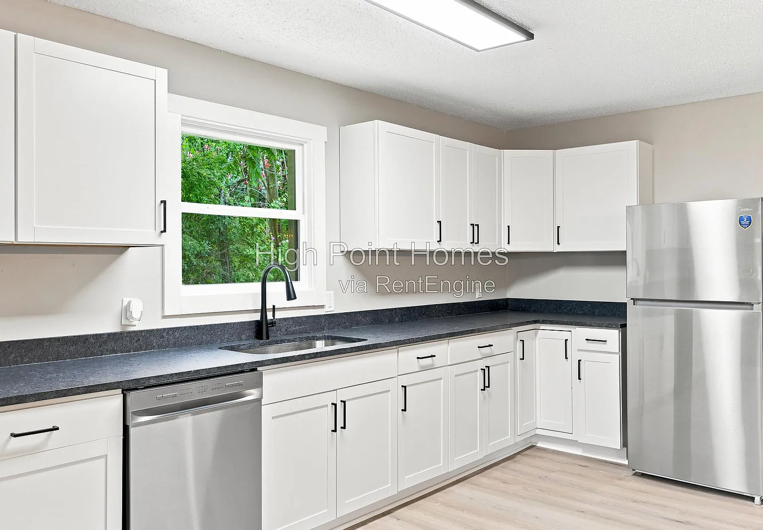 4 bed, 1.5 bath, 1435 sqft, $1,825 — Photo 4