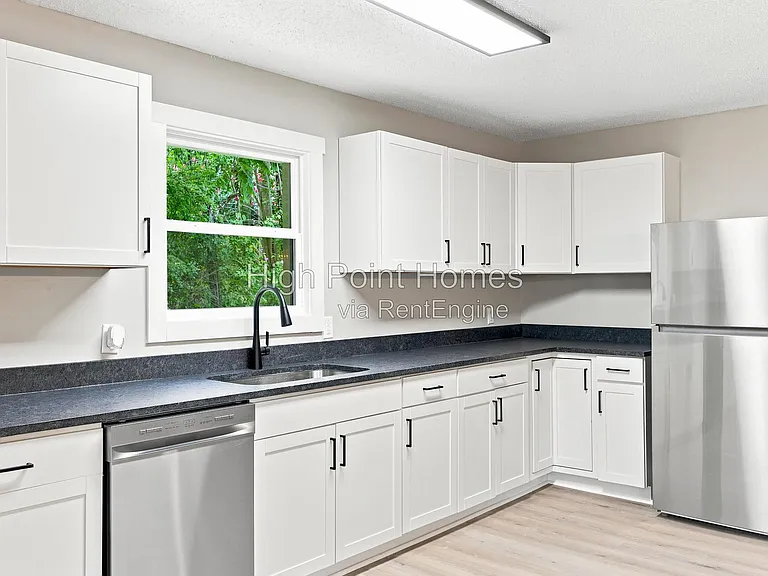114 Alpine Dr — Photo 4