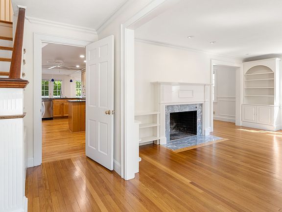 3rd image of 82 Allen Ave
