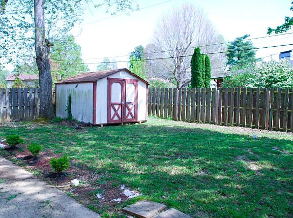 5th image of 1742 South Dr