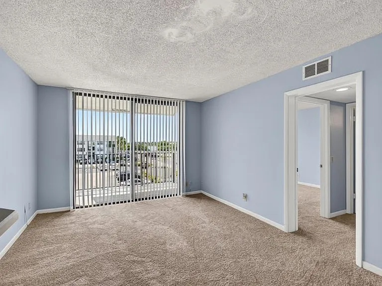 724 Executive Center Dr #31-8-31 — Photo 5