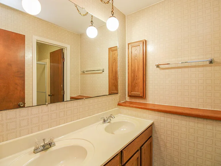 1812 Sunrise Dr — Photo 8