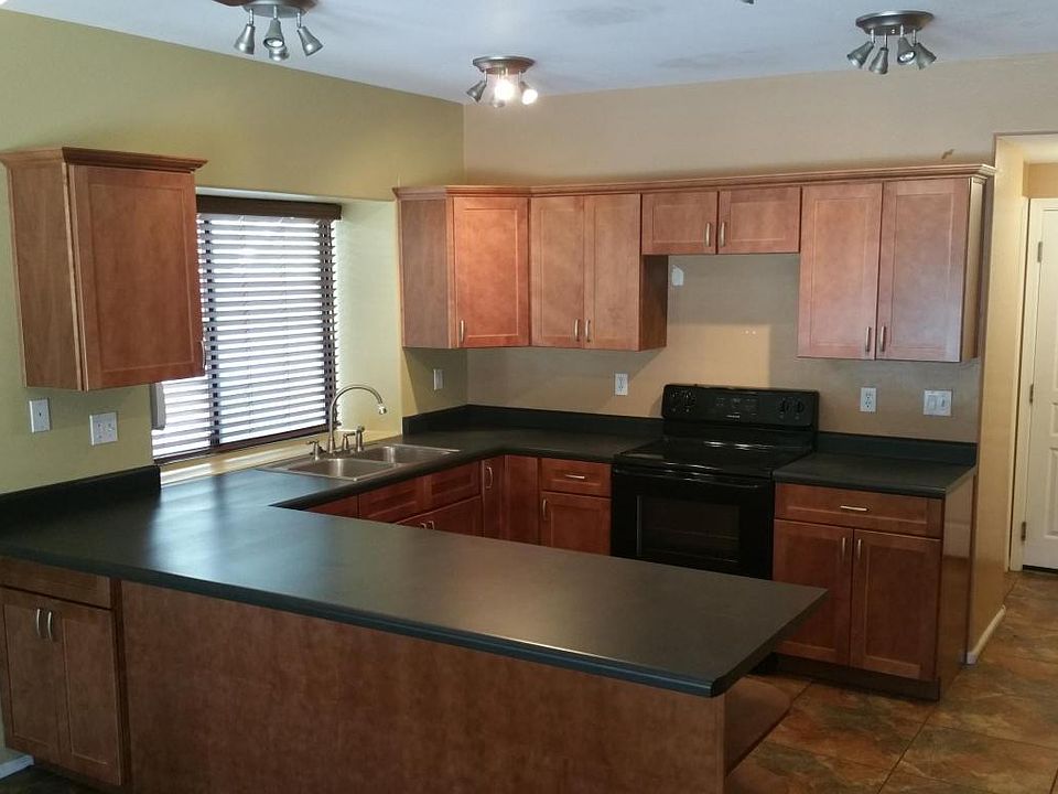 1st image of 935 E Calle Del Norte