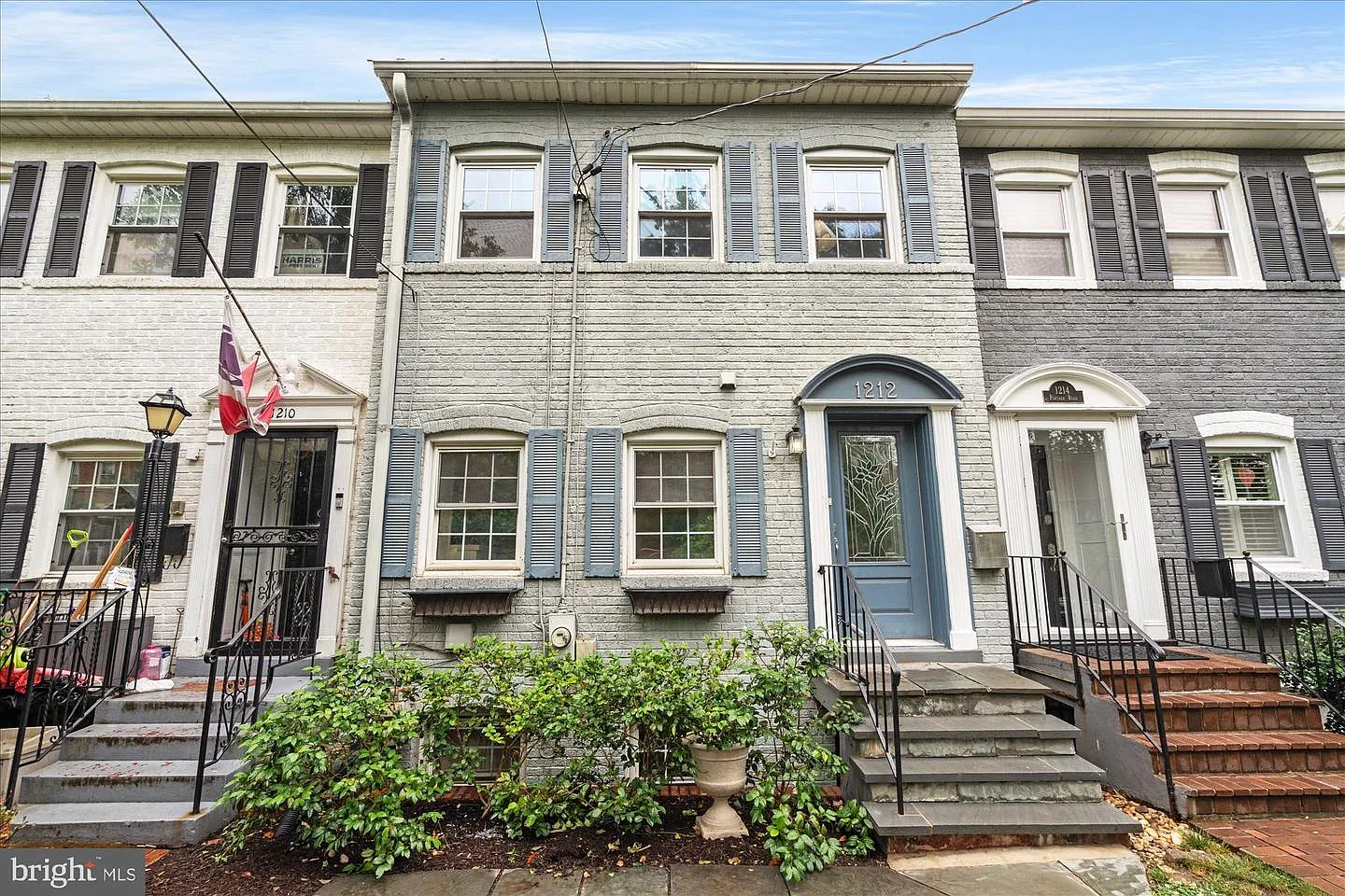 3 bed, 1728 sqft, $4,300 — Photo 1