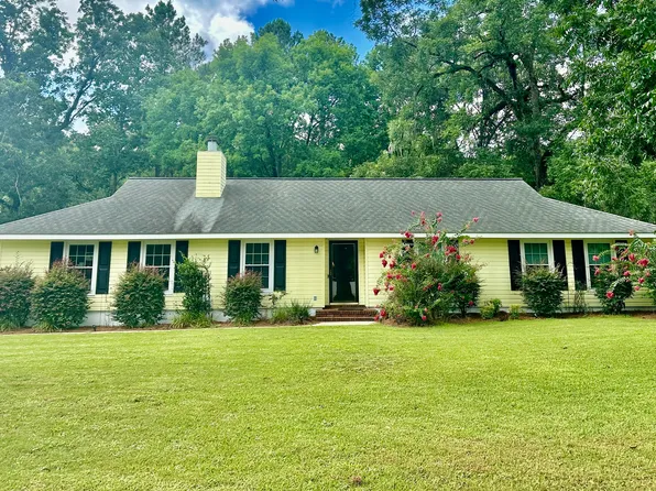 2130 Shawnee Dr, Waycross, GA 31501