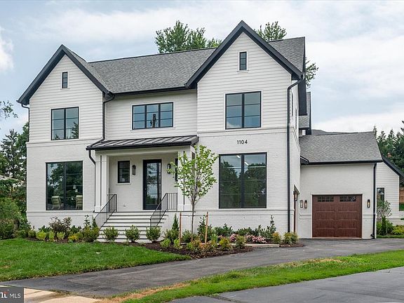 2nd image of 1104 Sharon Ct