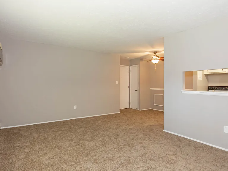 Kensington Club Apartments — Photo 9