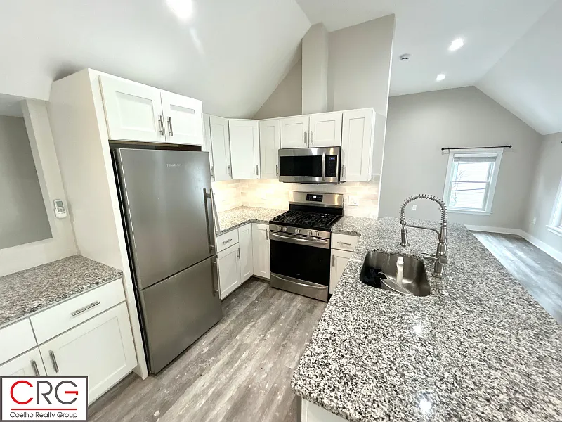 2 bed, 900 sqft, $3,200 — Photo 4