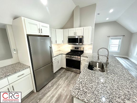 4th image of 32 Jefferson St #1