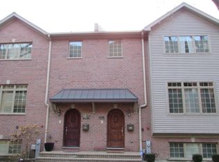 463 Summit Ave APT C, Park Ridge, IL 60068