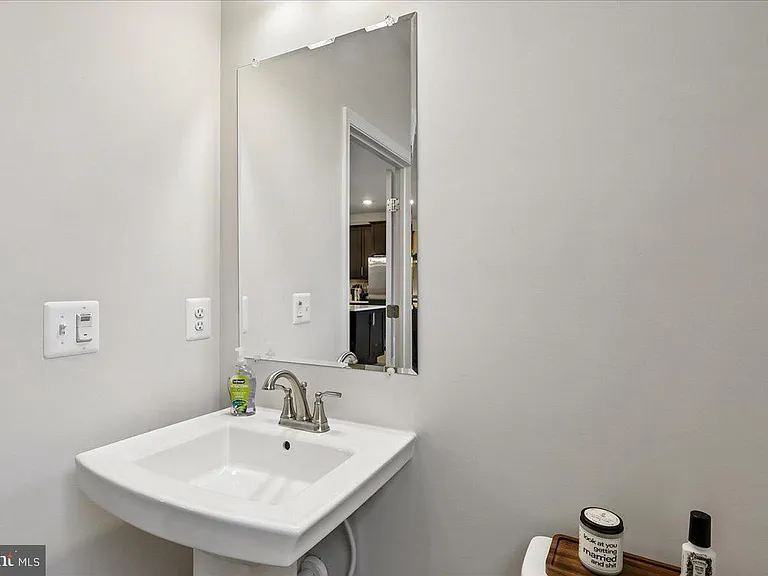 10800 Blanton Way — Photo 23