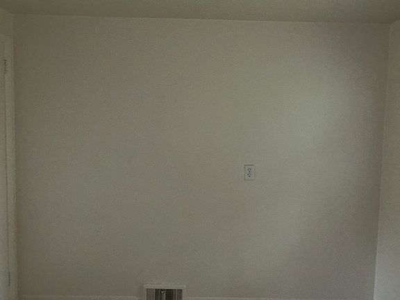 5th image of 1006 Sunnycrest Rd #3