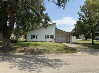 906 N Walnut St, Beloit, KS 67420