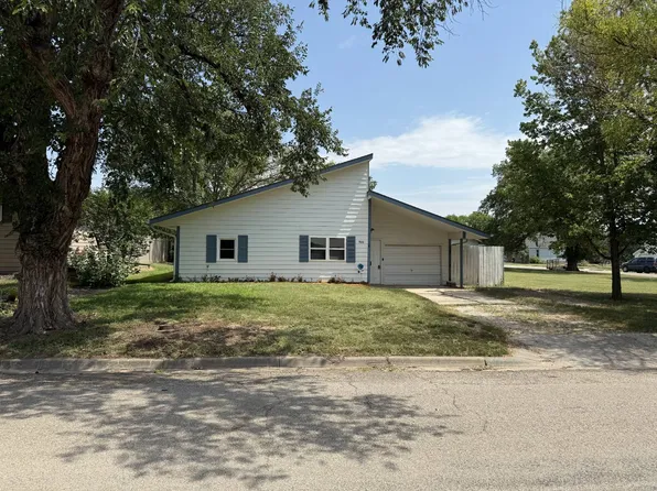 906 N Walnut St, Beloit, KS 67420
