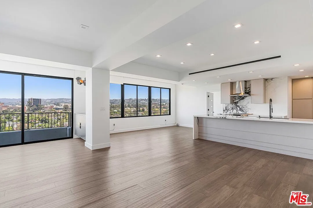 2 bed, 2.5 bath, 1372 sqft, $6,495 — Photo 3