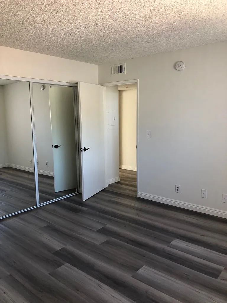 1344 N Serrano Ave — Photo 4