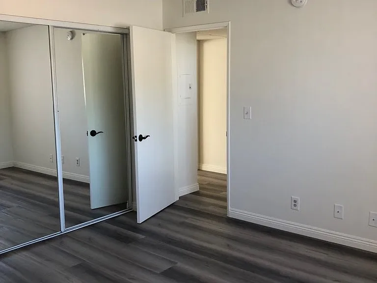 1344 N Serrano Ave — Photo 4