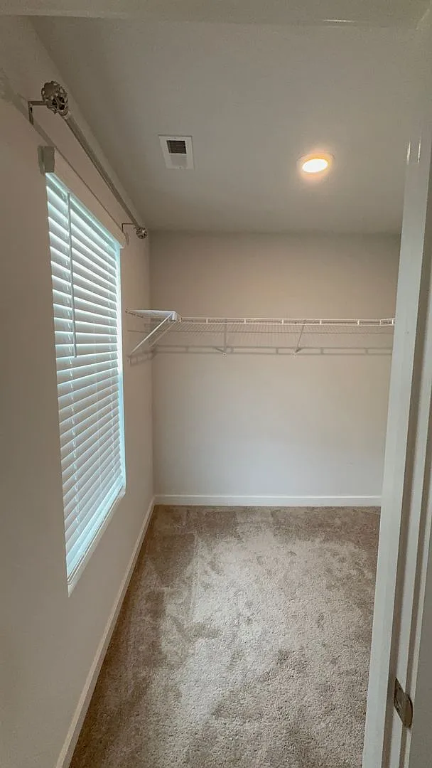 4 Bed 2.5 Bath Home — Photo 4