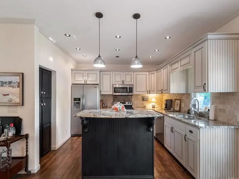 1627 S Lewis Ave — Photo 18