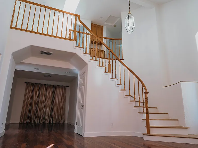 925 Magnolia Ct — Photo 12