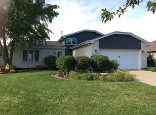 515 Edgewater Dr, Minooka, IL 60447