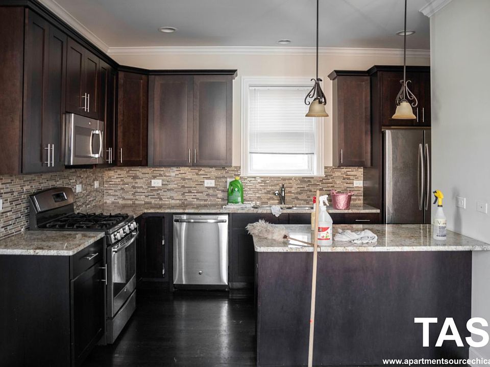 1st image of 2533 N Rockwell St #2